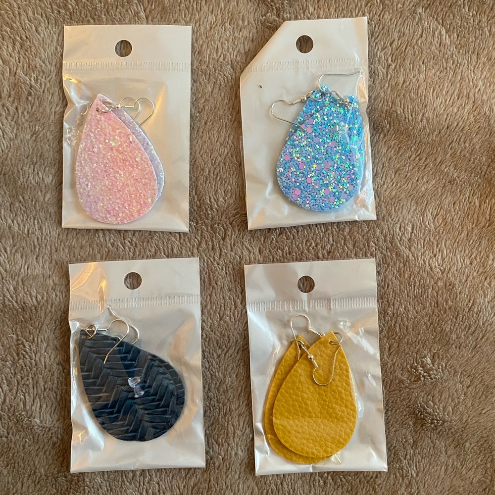 Earrings (4 pairs)